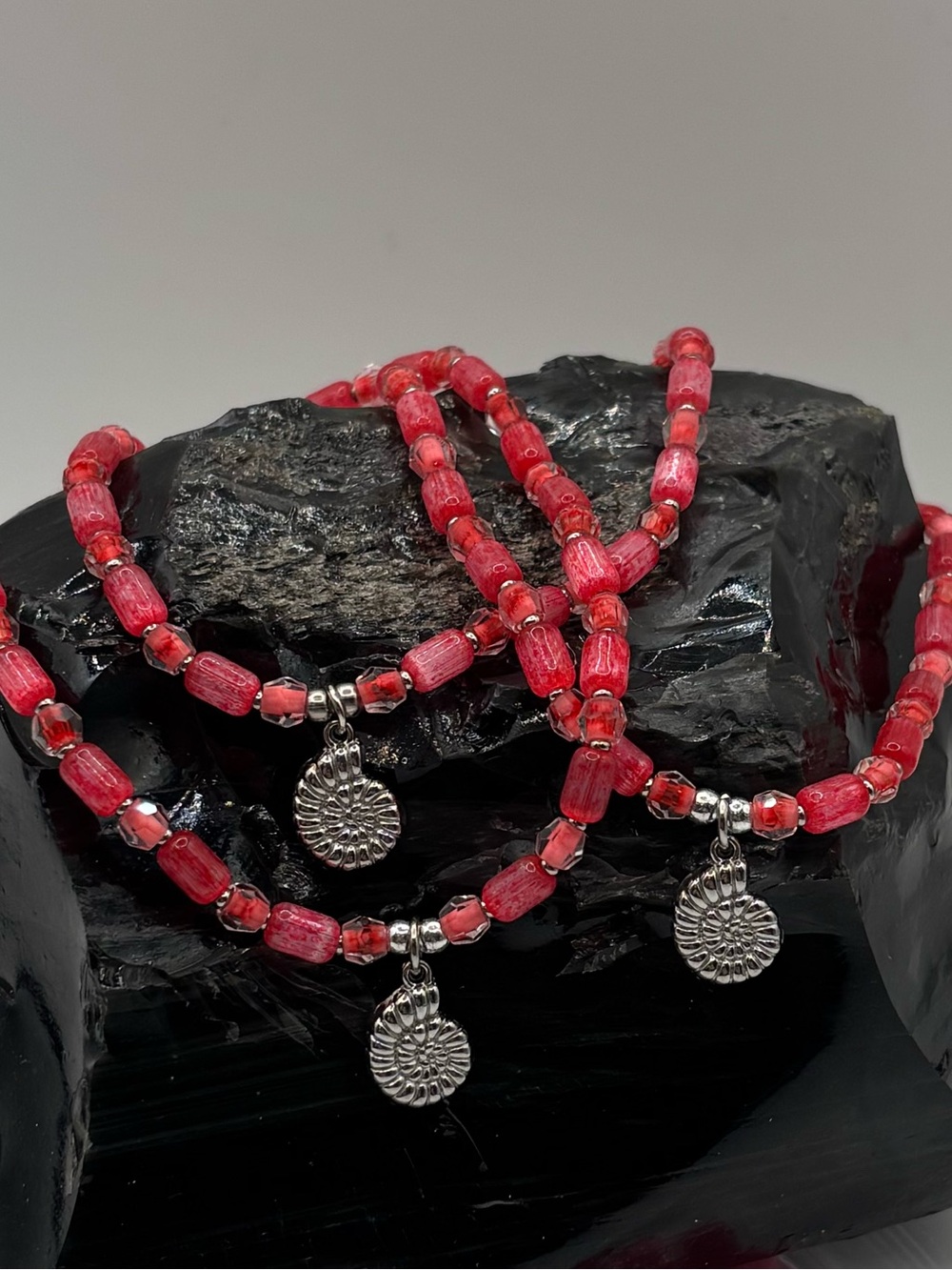 *ANKLET* S. Steel Shell Charm & Watermelon Cat’s Eye Glass Stretchy Anklet